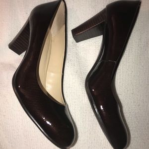 Calvin Klein brown pattern pump